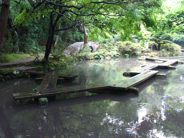 神社の庭